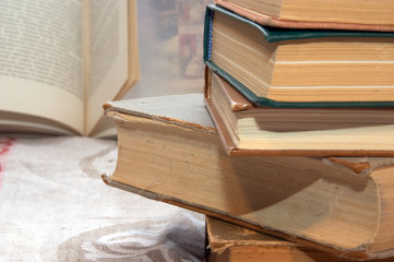 社区居委会依据国家法律法规和政策