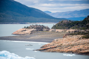 社区居委会依据国家法律法规和政策