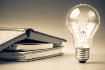 象征感恩的颜色是什么？