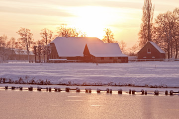 求一篇英语演讲稿 不要太难 四年级的 能一分钟说完的